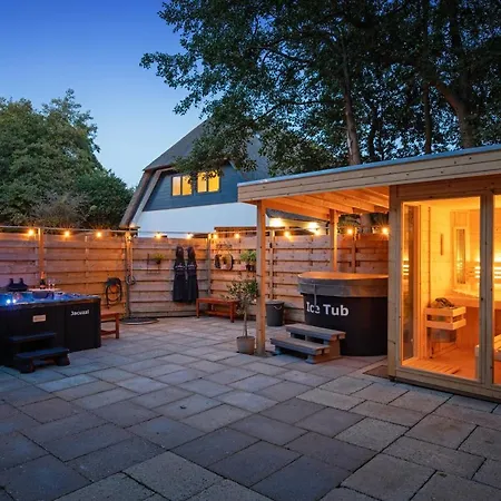 The Island Life Texel Met Jacuzzi Casa vacanze