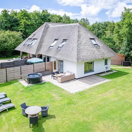 The Island Life Texel Met Jacuzzi Casa de Férias *