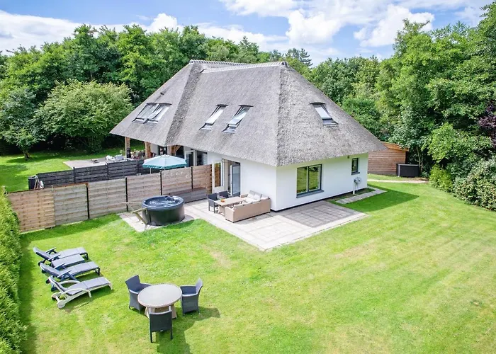 The Island Life Texel Met Jacuzzi Feriehus *