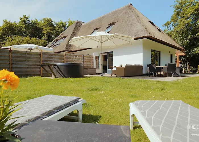The Island Life Texel Met Jacuzzi Feriehus *